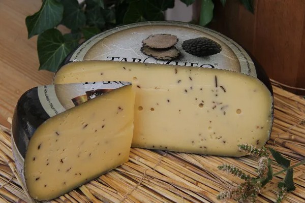 Gouda truffé  - Boucherie halal La Ferme du Kremlin - Bicetre