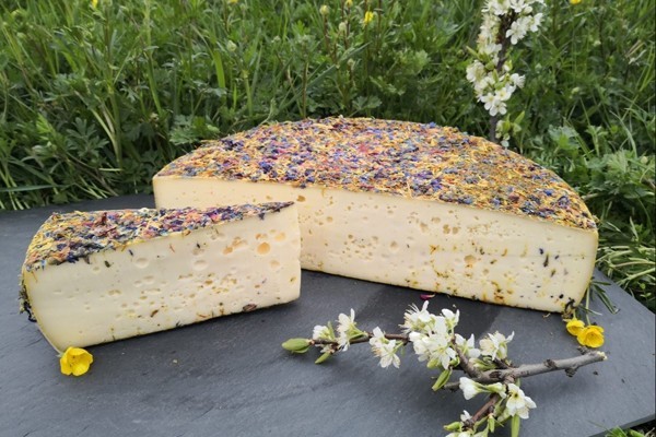 Tomme au fleurs  - Boucherie halal La Ferme du Kremlin - Bicetre